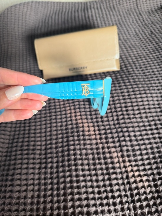 Burberry Meadow Blue Cat Eye Sunglasses, Retro Style, Luxury main image 5